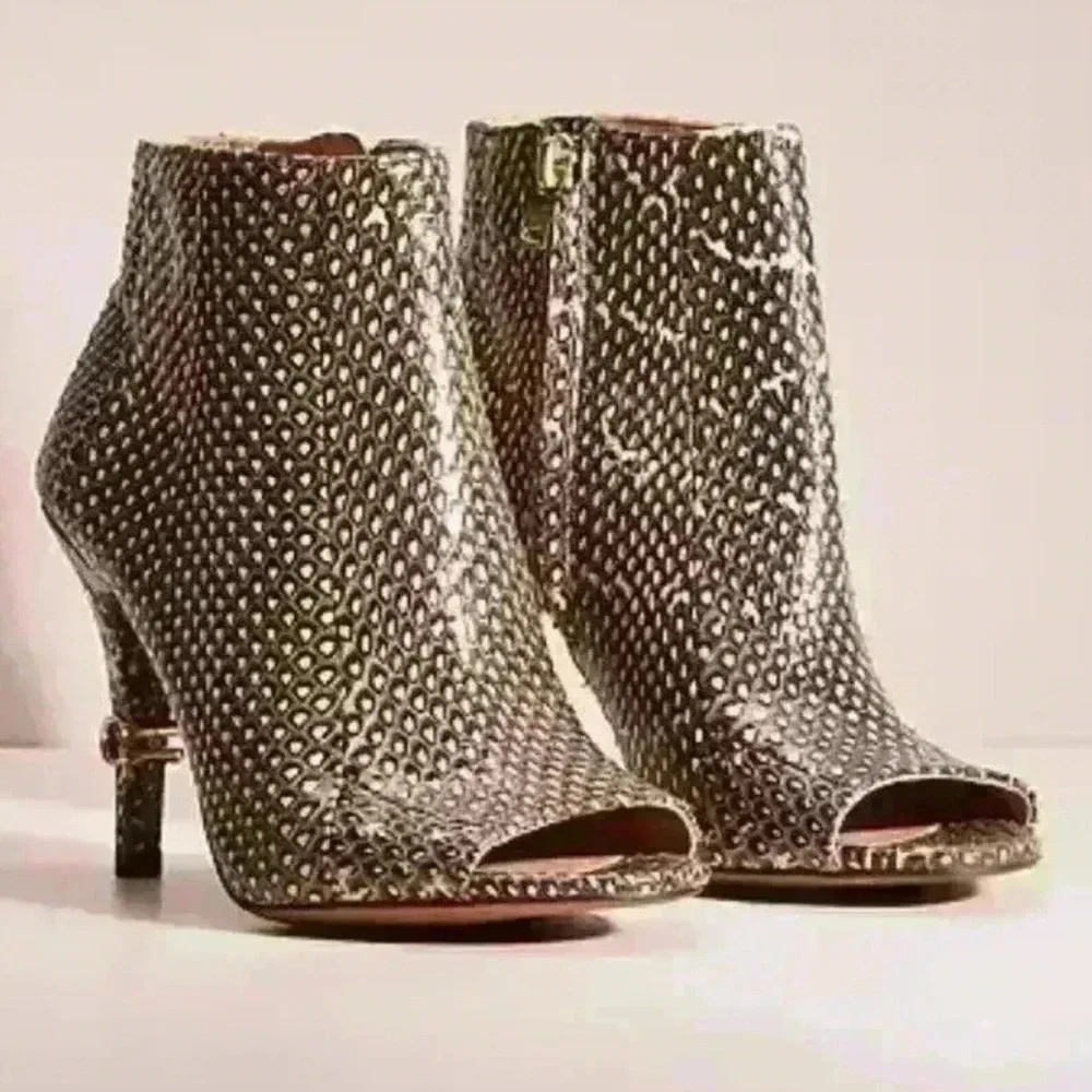 Coach Silver and Black Textured Heels